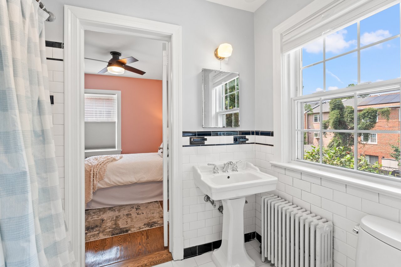 21 W Oak Street