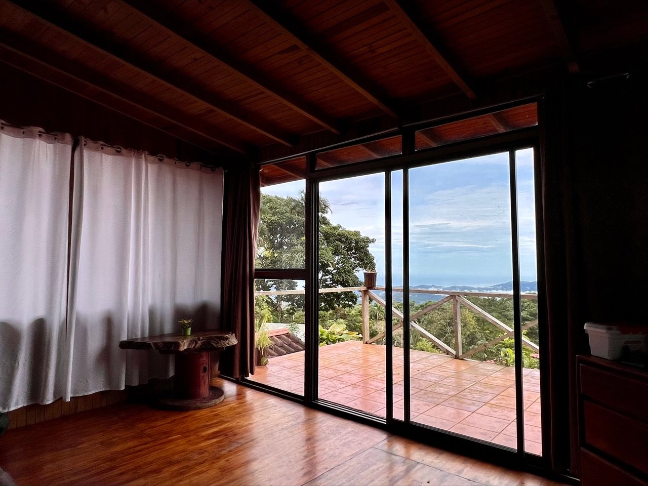 Strategically Located Property with Panoramic Views and Development Potential in Tinamastes