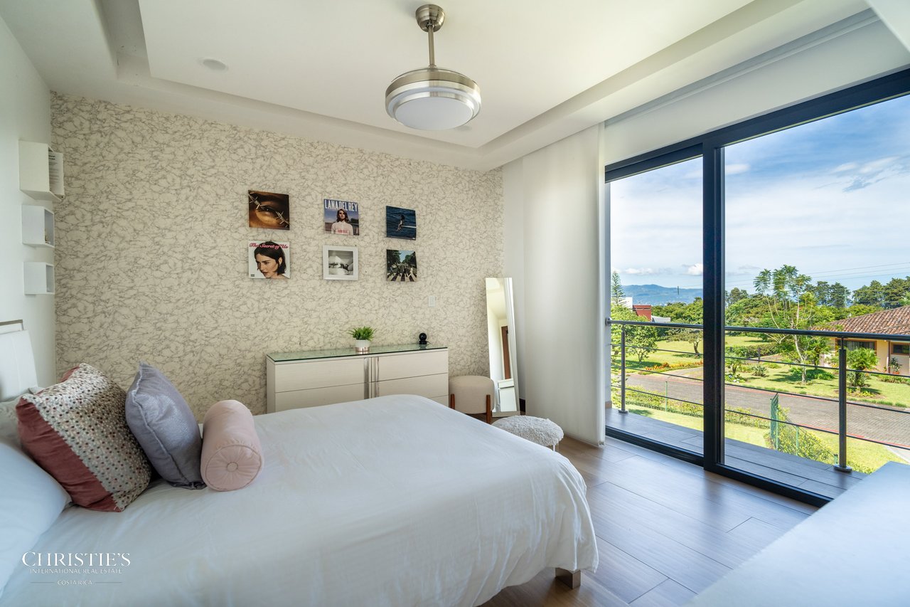 Modern Elegance with Panoramic Views – Exclusive Las Gemas Residence
