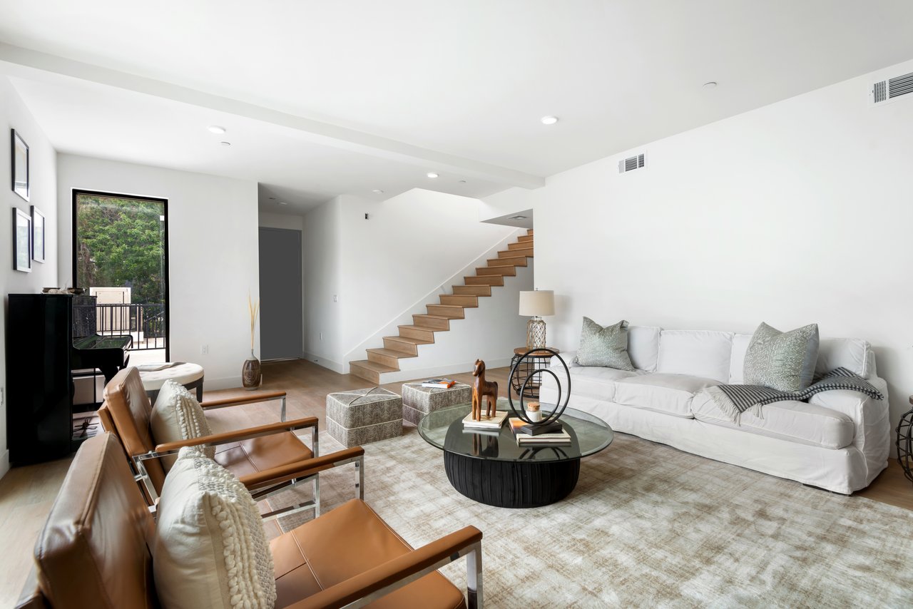 Aurelia Terrace, Regal Pl, 90068
