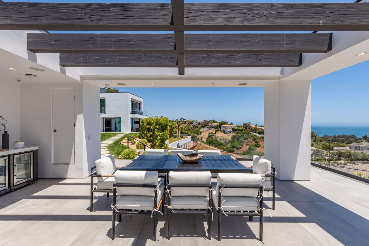 6156 Zumirez Dr