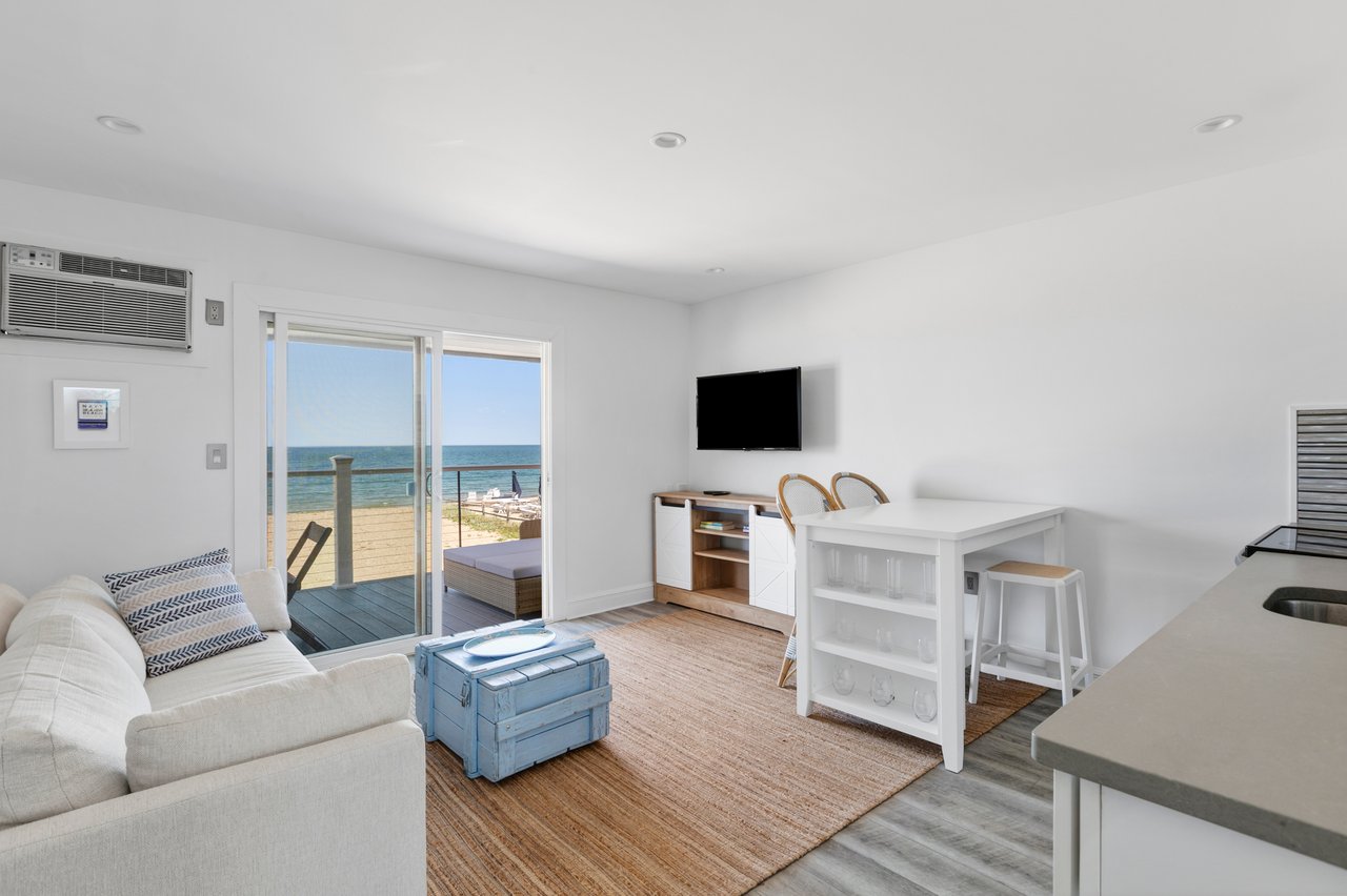 16 Navy Road, Unit 202