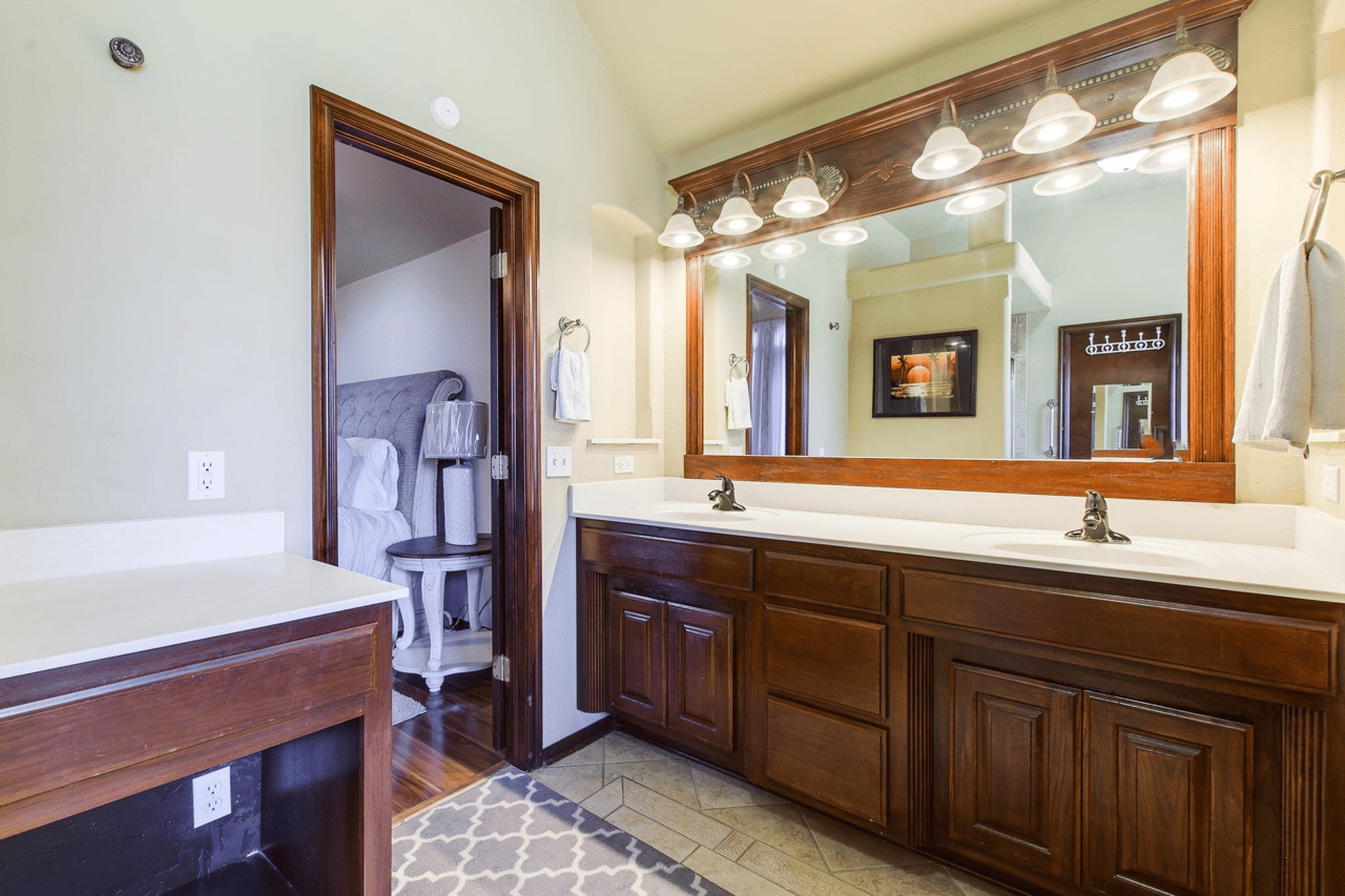 Just Listed: Spacious Fenwick Home with Two Offices