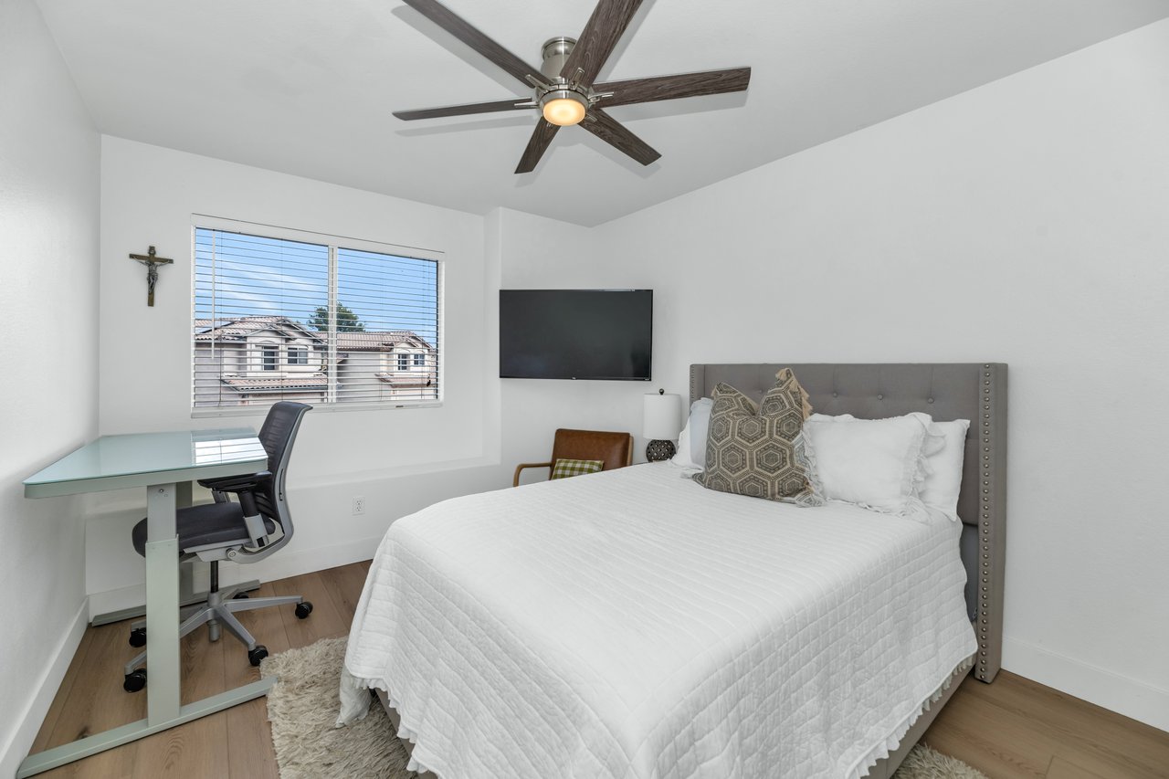 3021 E WAHALLA LN, Phoenix, AZ 85050