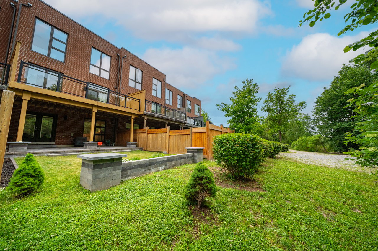 20 Crestridge Drive