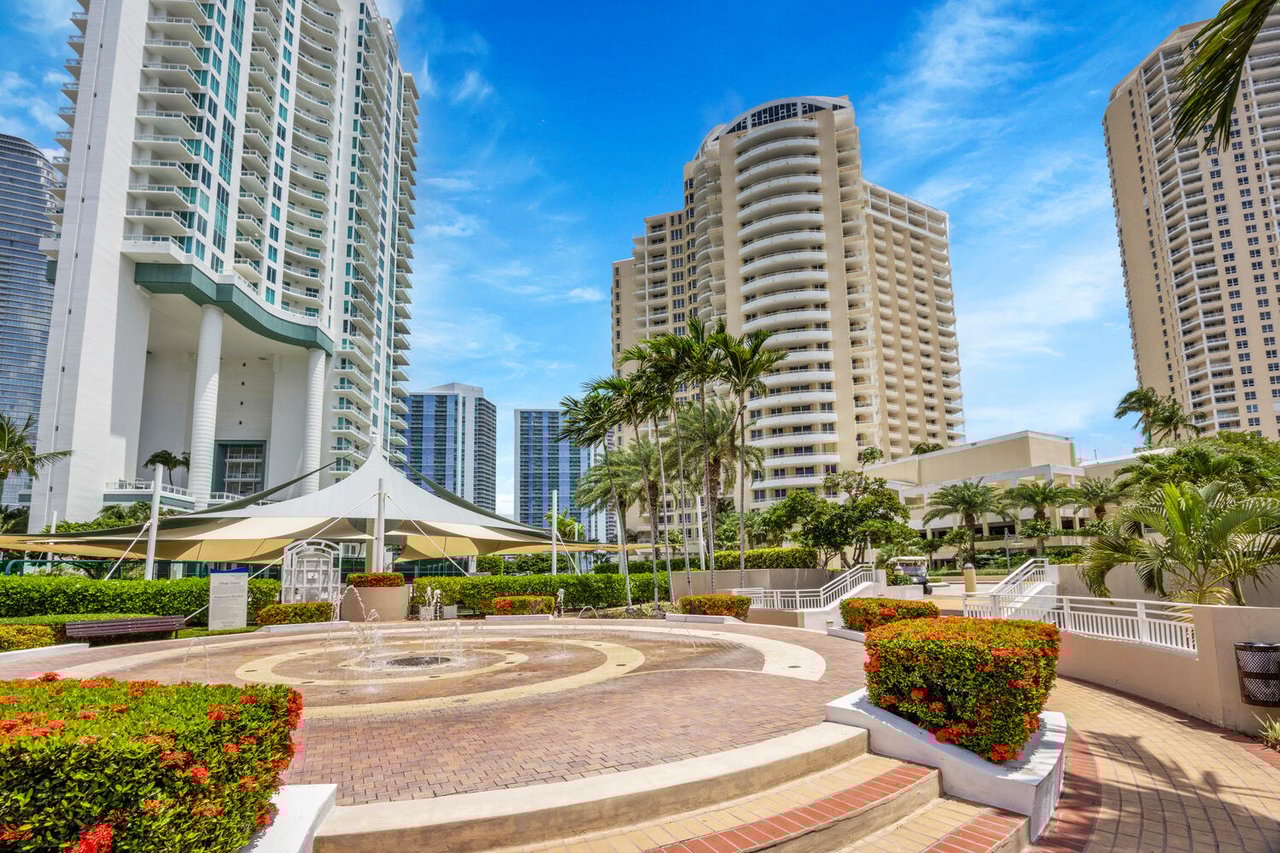 Spacious Rental in Brickell Key