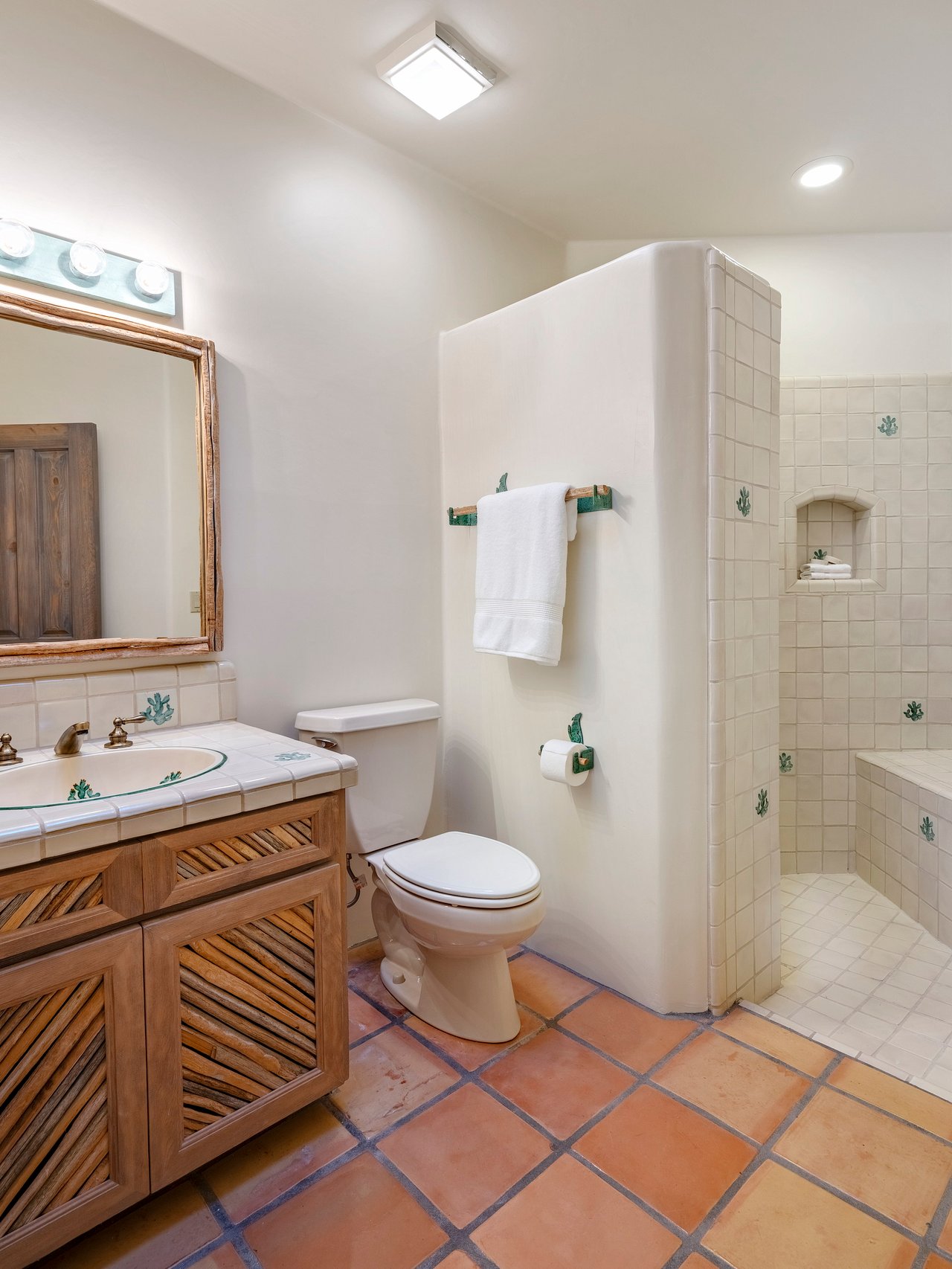 5115 N Corte De Catalonia