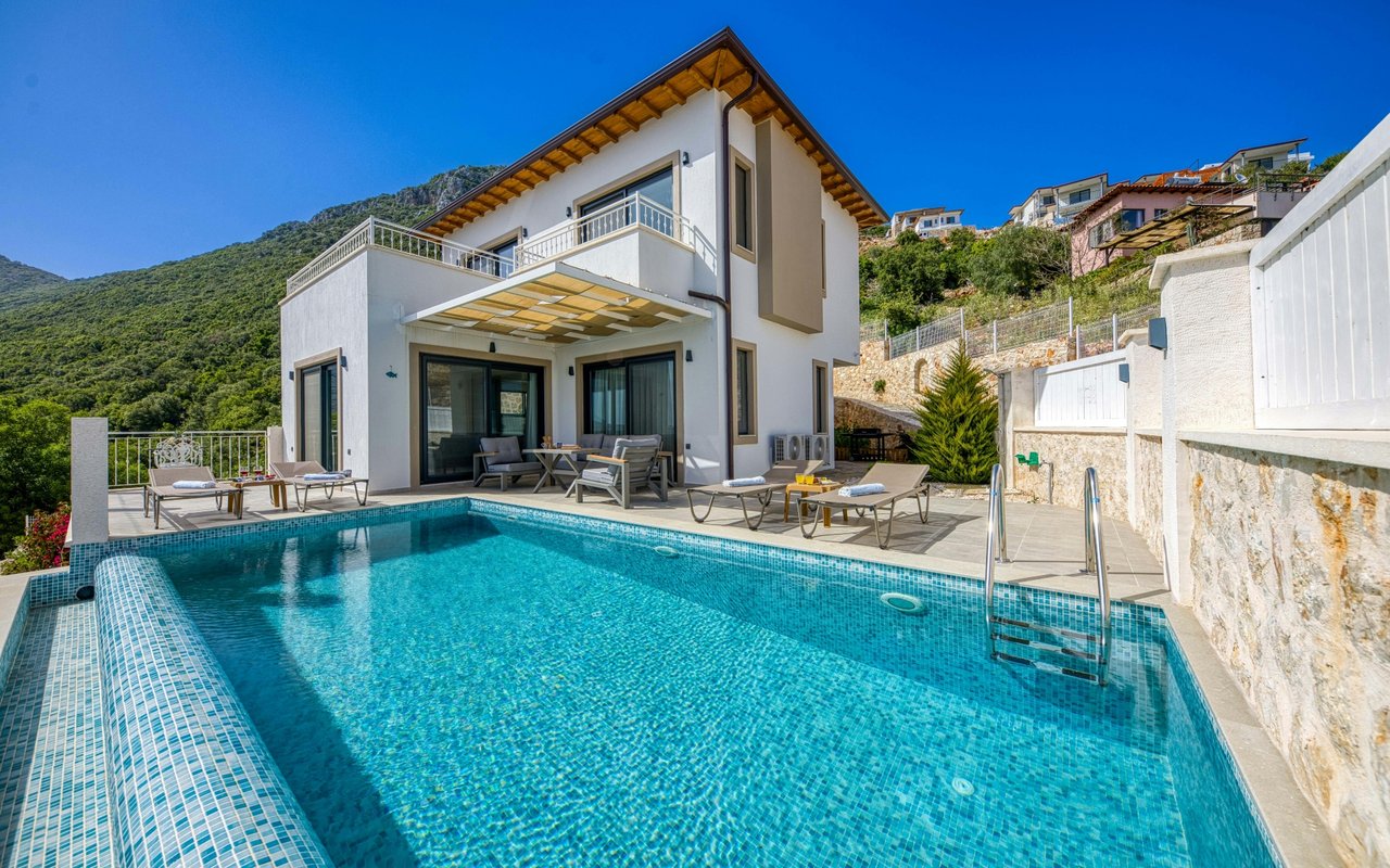 NBA Star Dwight Howard’s Metro Atlanta Mansion Hits the Market for $11.3 Million