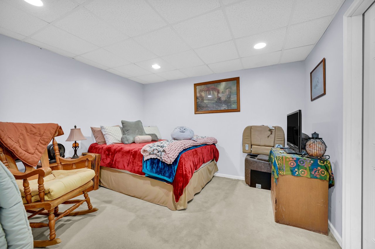 1285 Lakes Rd