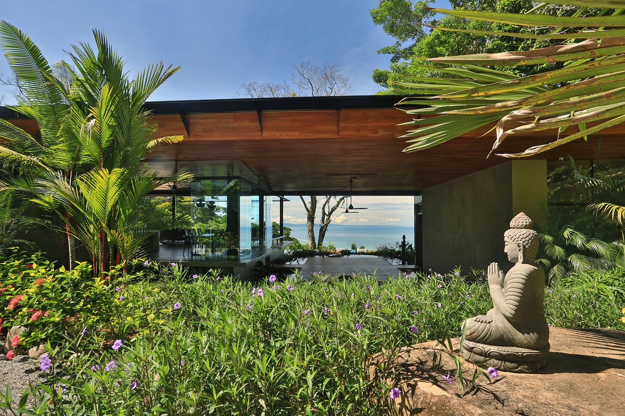 Casa Sanctuary ·  Luxury Jungle Villa · Whale Tail View