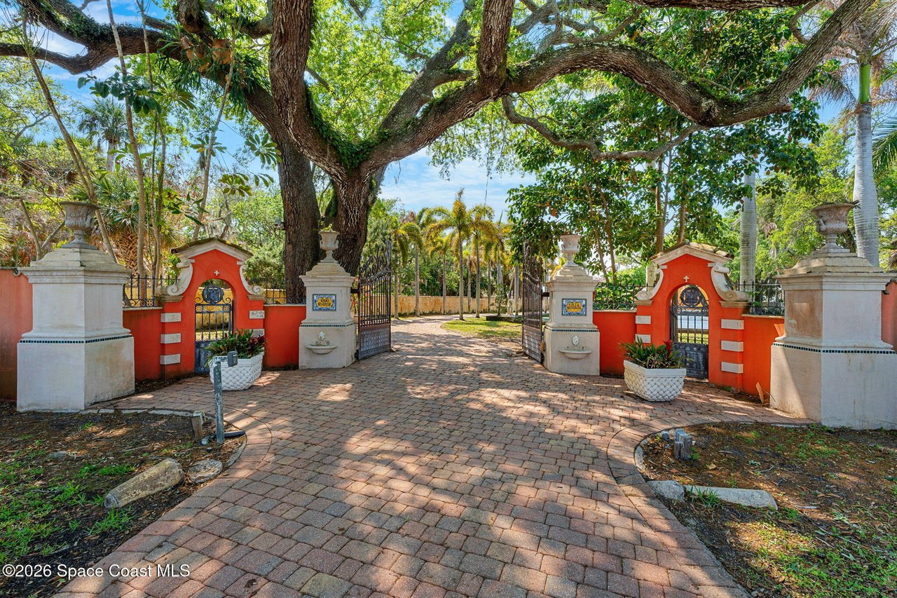 1000 N Riverside Dr