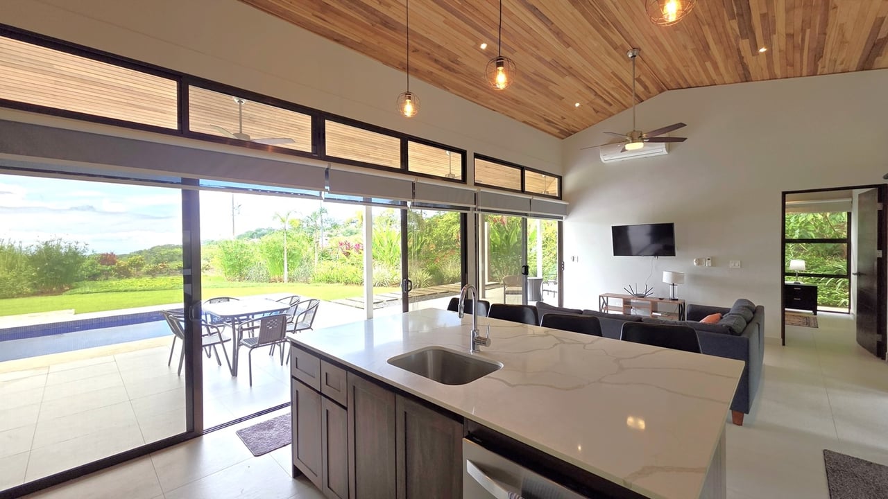 Tropical Turnkey Retreat in Gated Community