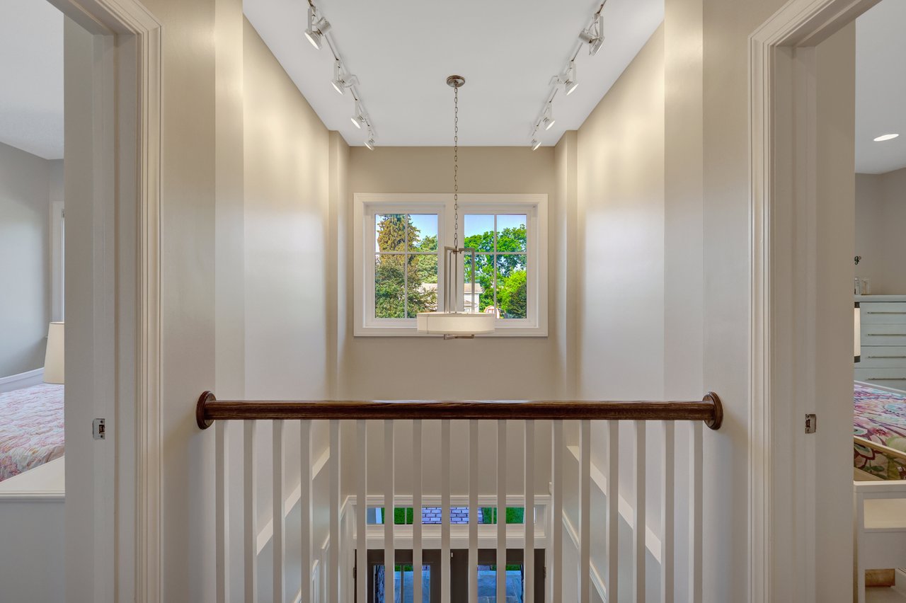 300 Jade Ct NW