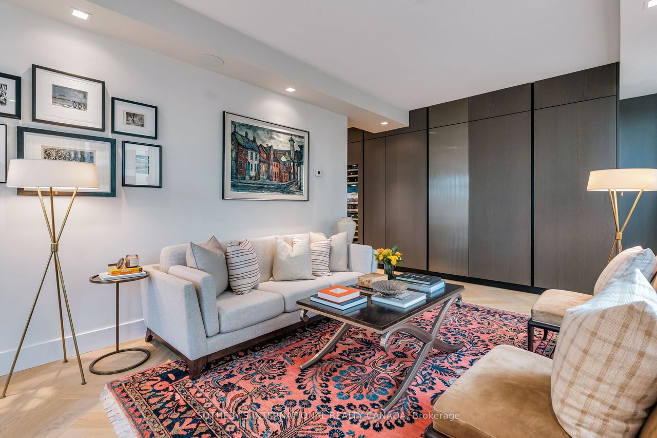 PERFECT SUITE IN YORKVILLE
