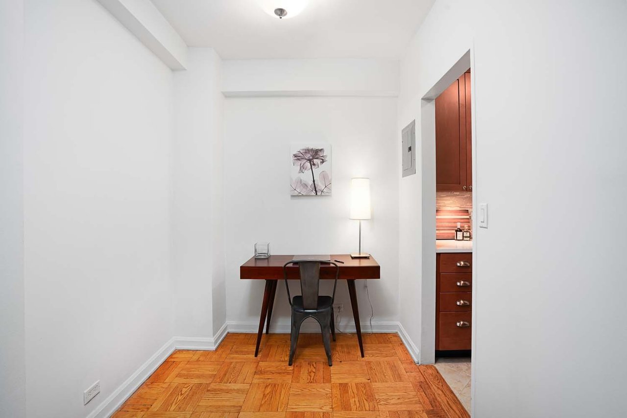  45 East End Avenue, #5J