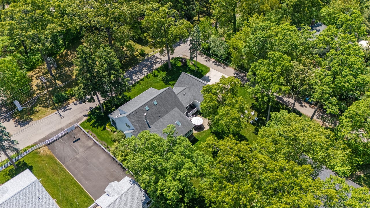 47118 Oak Avenue, Grand Beach, MI 49117