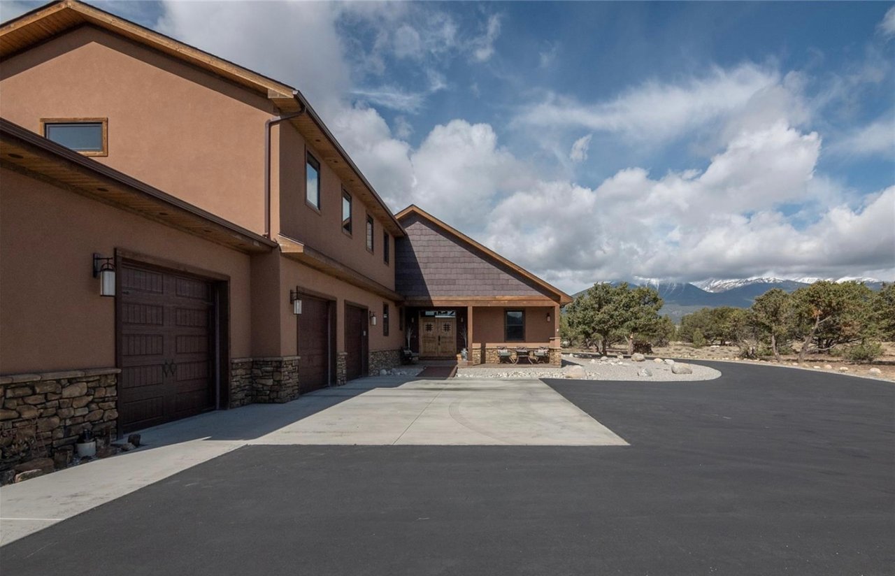 Welcome to Buffalo Hills!! One of the most desirable subdivisions just minutes from town!!