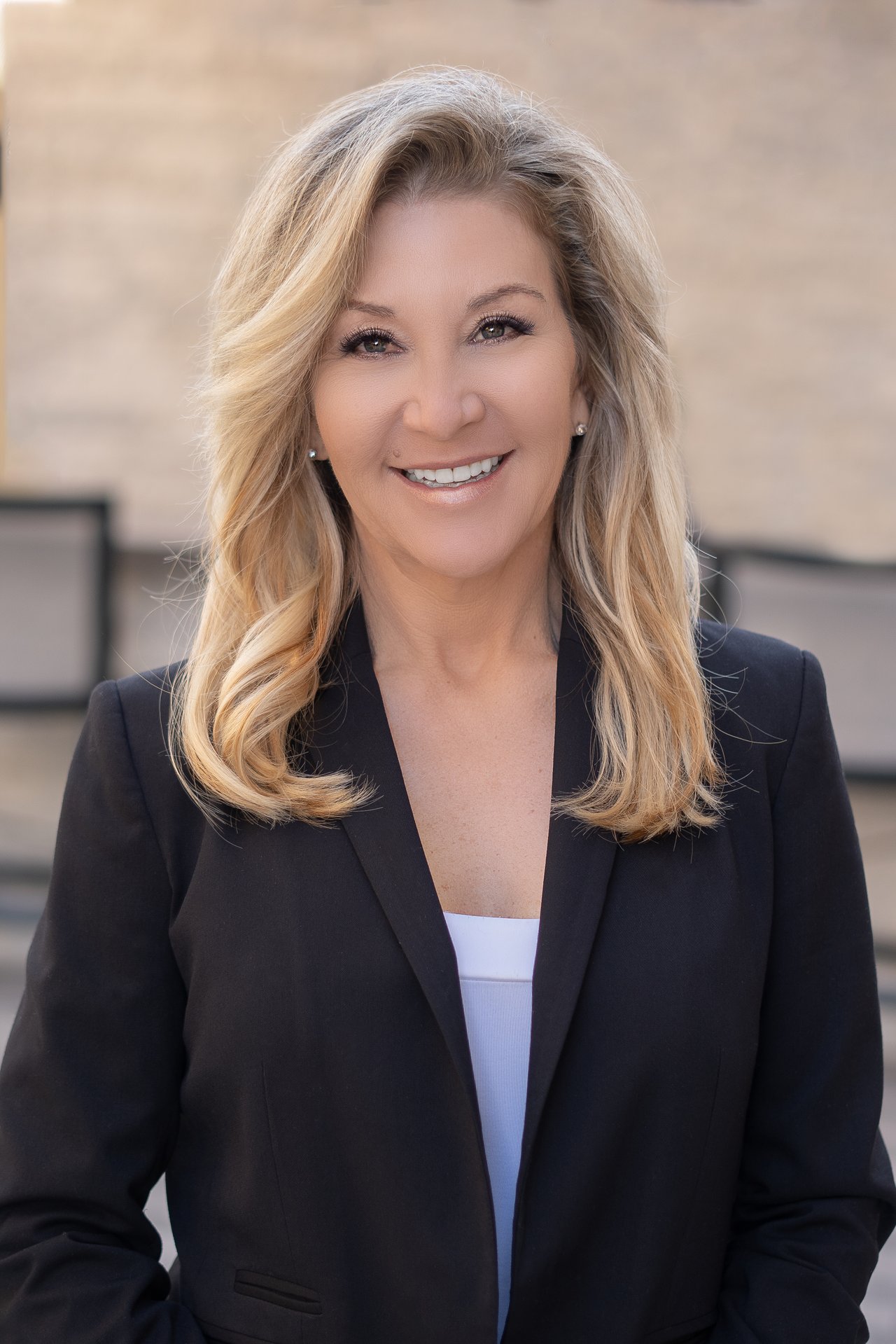 Tanya Rhoades Scottsdale, AZ Real Estate Agent Headshot