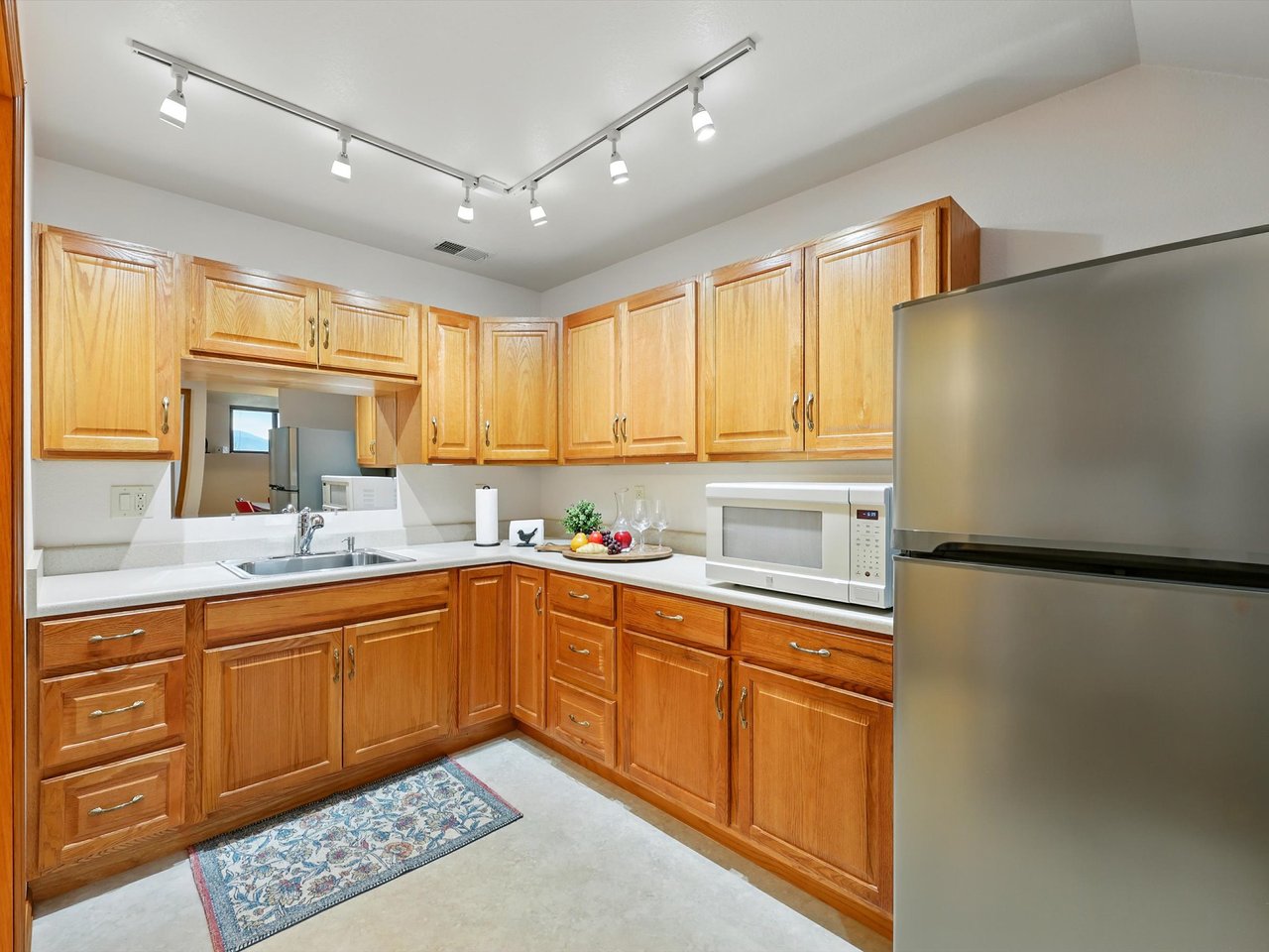 440 Torrey Pines Way