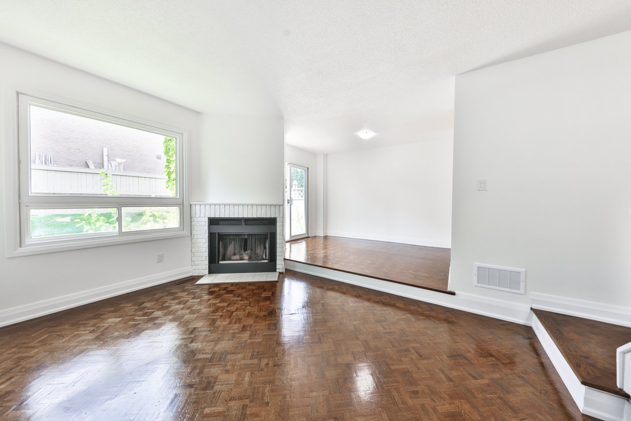 2-4635 Regents Terrace, Mississauga