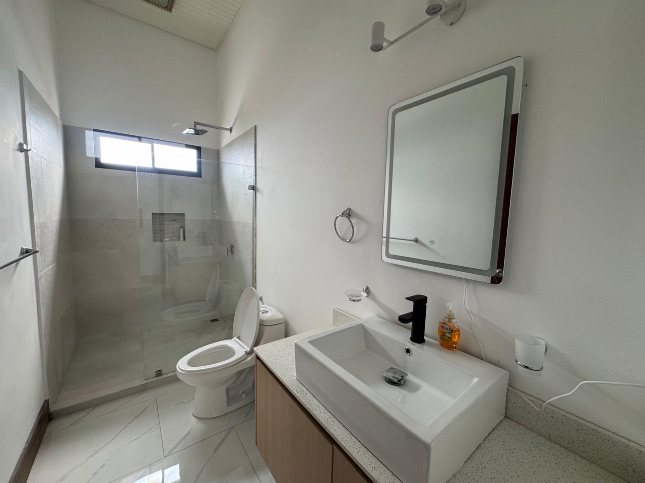 Modern Elegance Meets Incomparable Views, 3BDR&3Baths Home