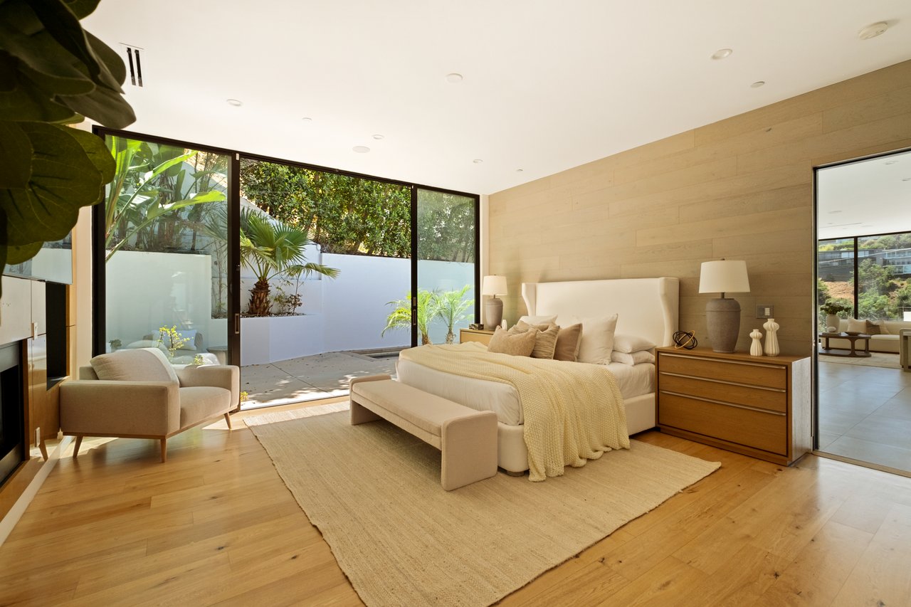 1516 Forest Knoll Dr, Sunset Strip