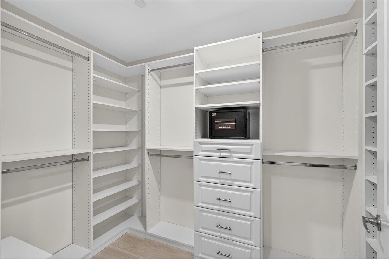 833 Bay Colony Drive S