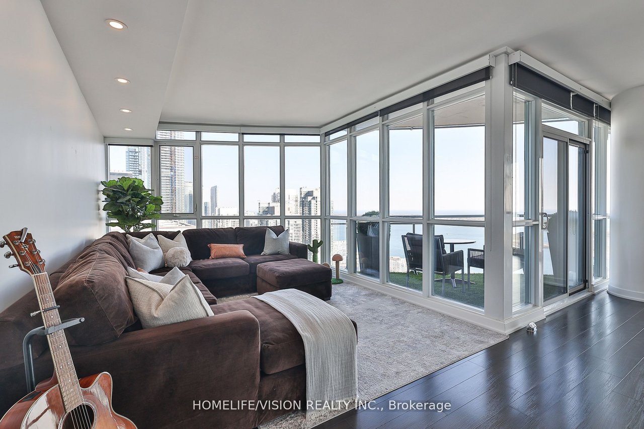 WATERFRONT LUXURY 