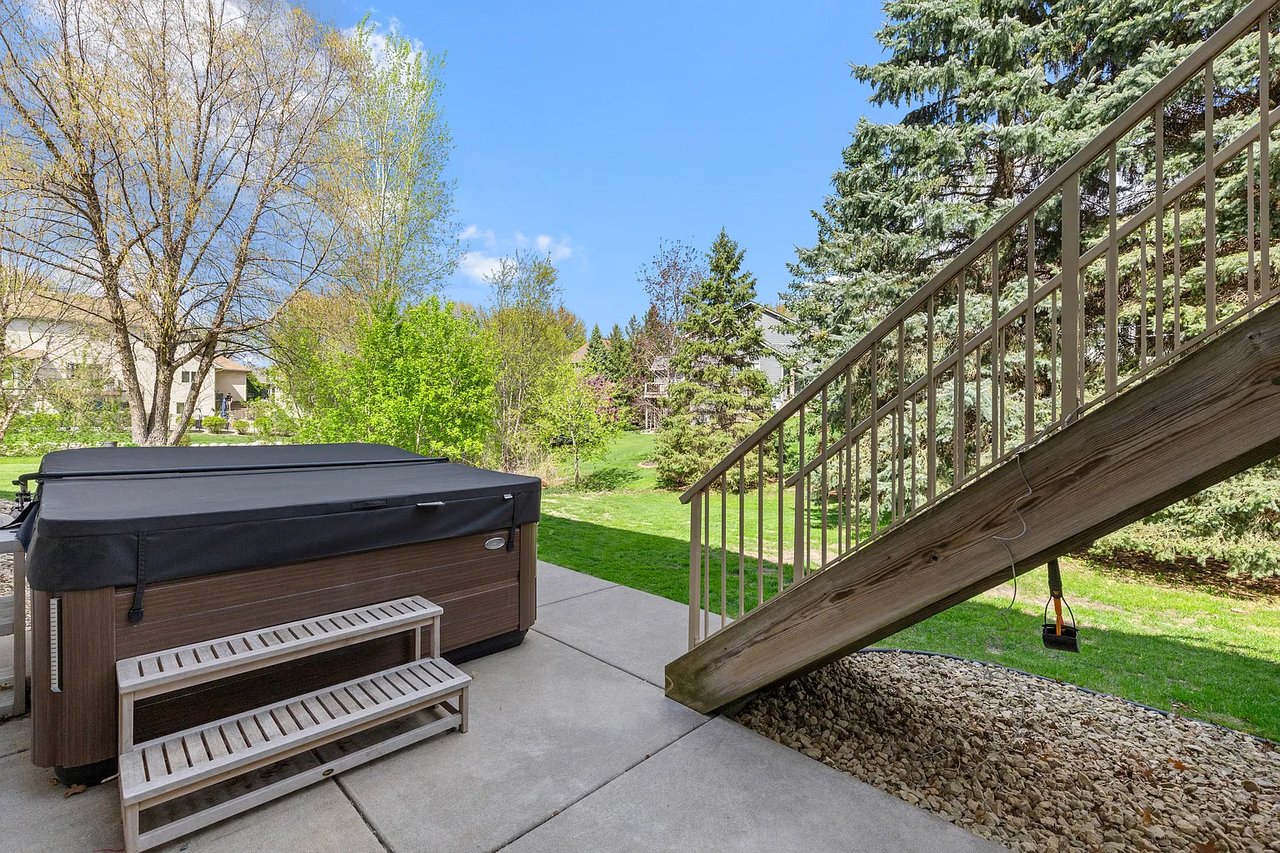 Hanson-Built Model Home on Quiet Cul-De-Sac