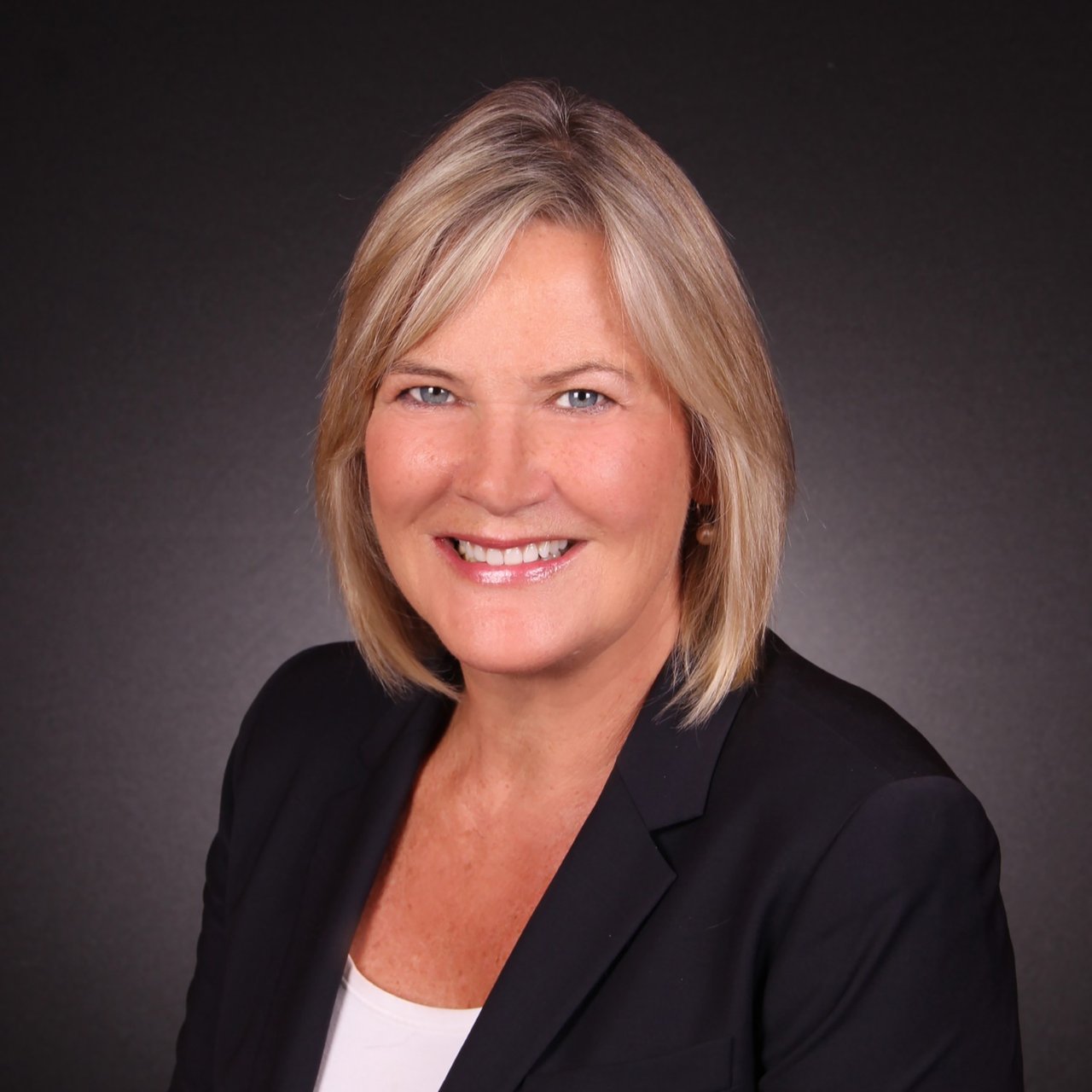 Ann Shaw Concord, MA Real Estate Agent Headshot