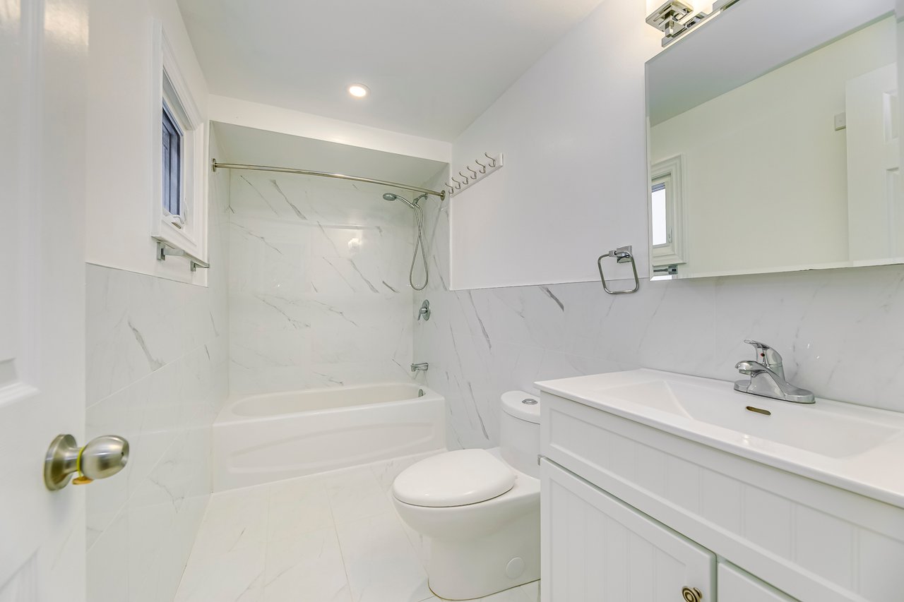 3042 Patrick Cres