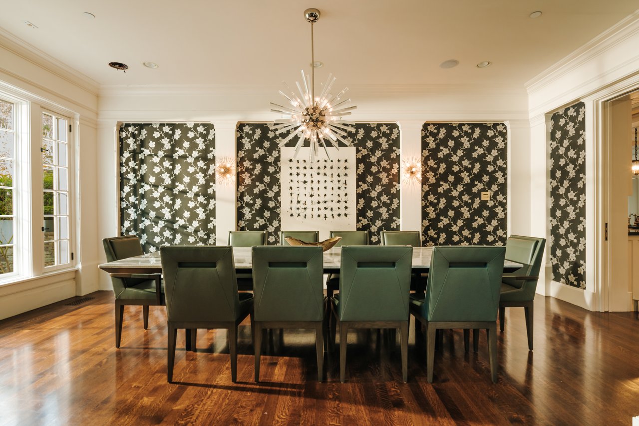 2435 Mandeville Canyon Rd 