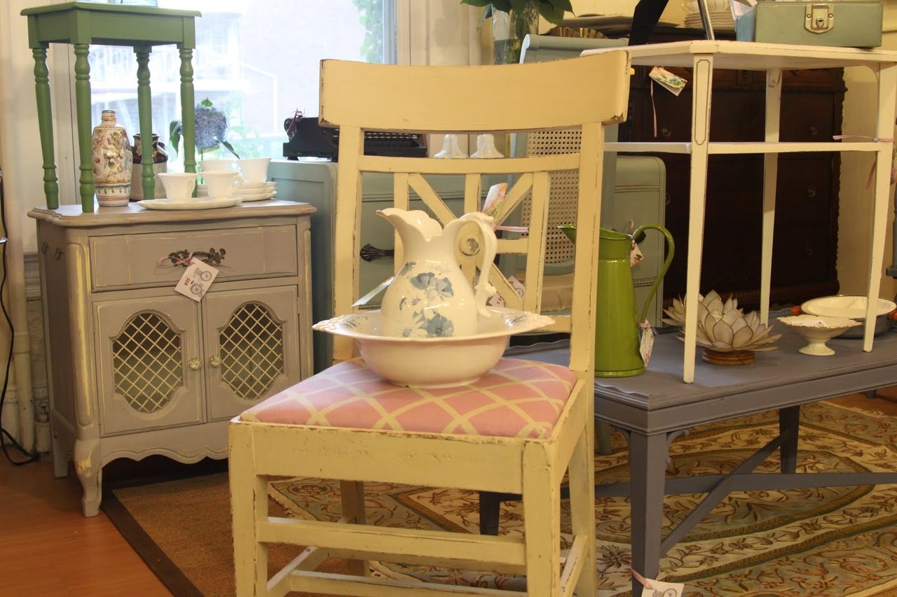 Pics of Retail Space & Dining Set!