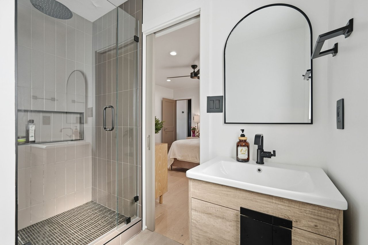 3901 E WELDON Avenue