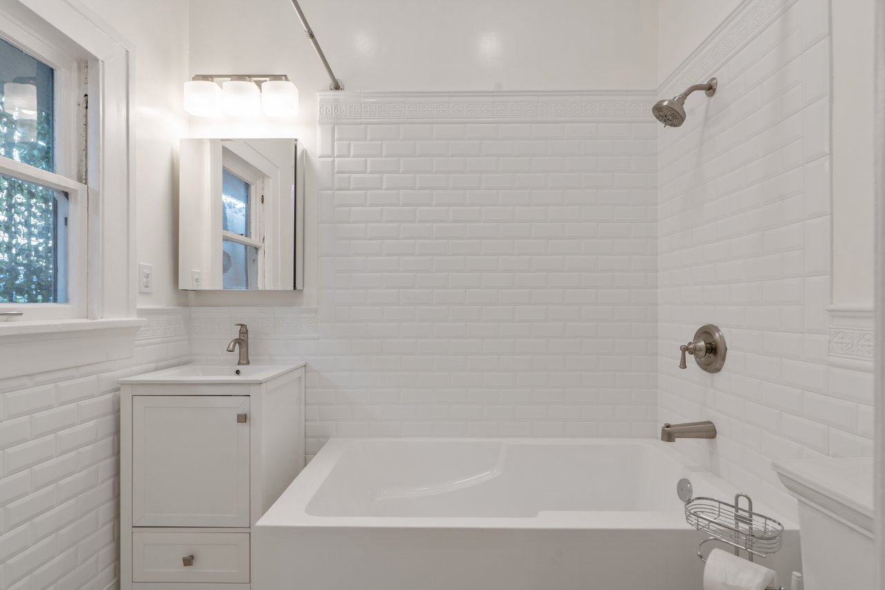 1325 E Altadena