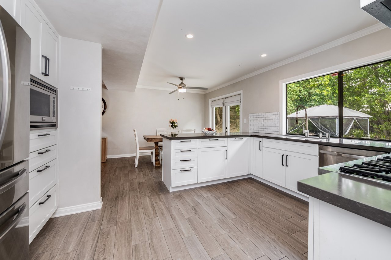 24417 Clipstone St, Woodland Hills 