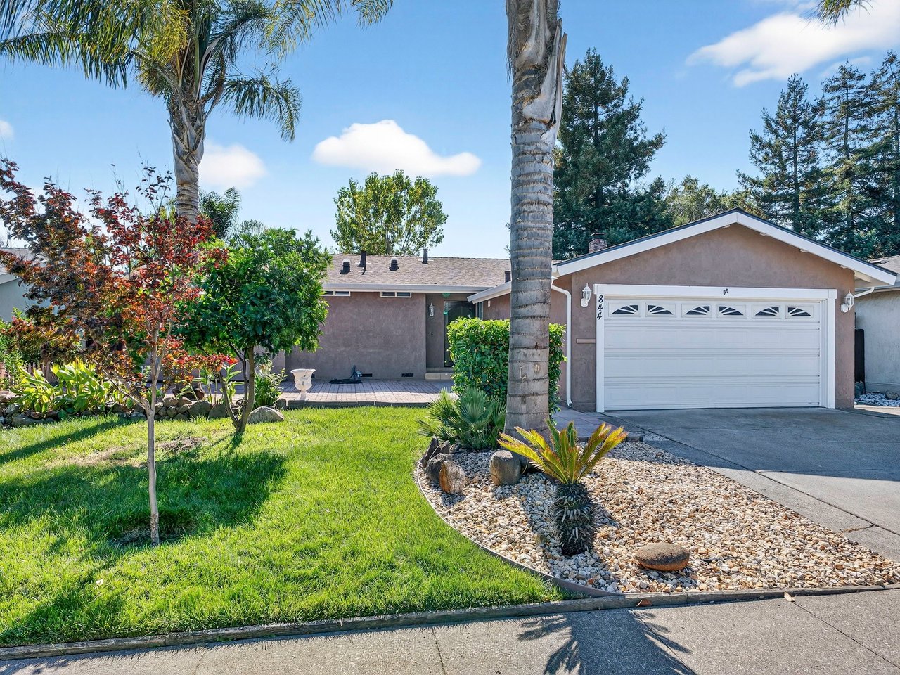 844 Cedarwood Ln