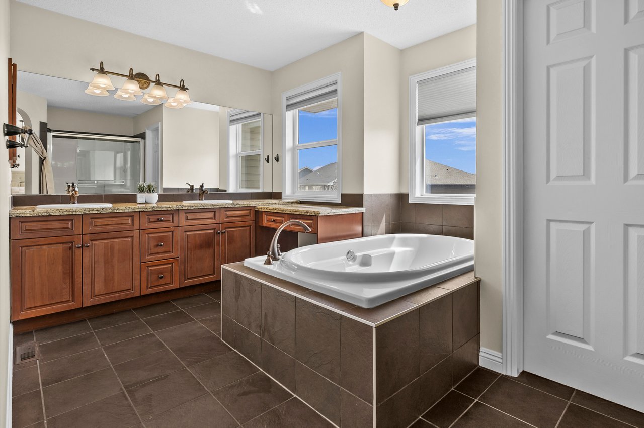 311 Royal Oak Circle NW