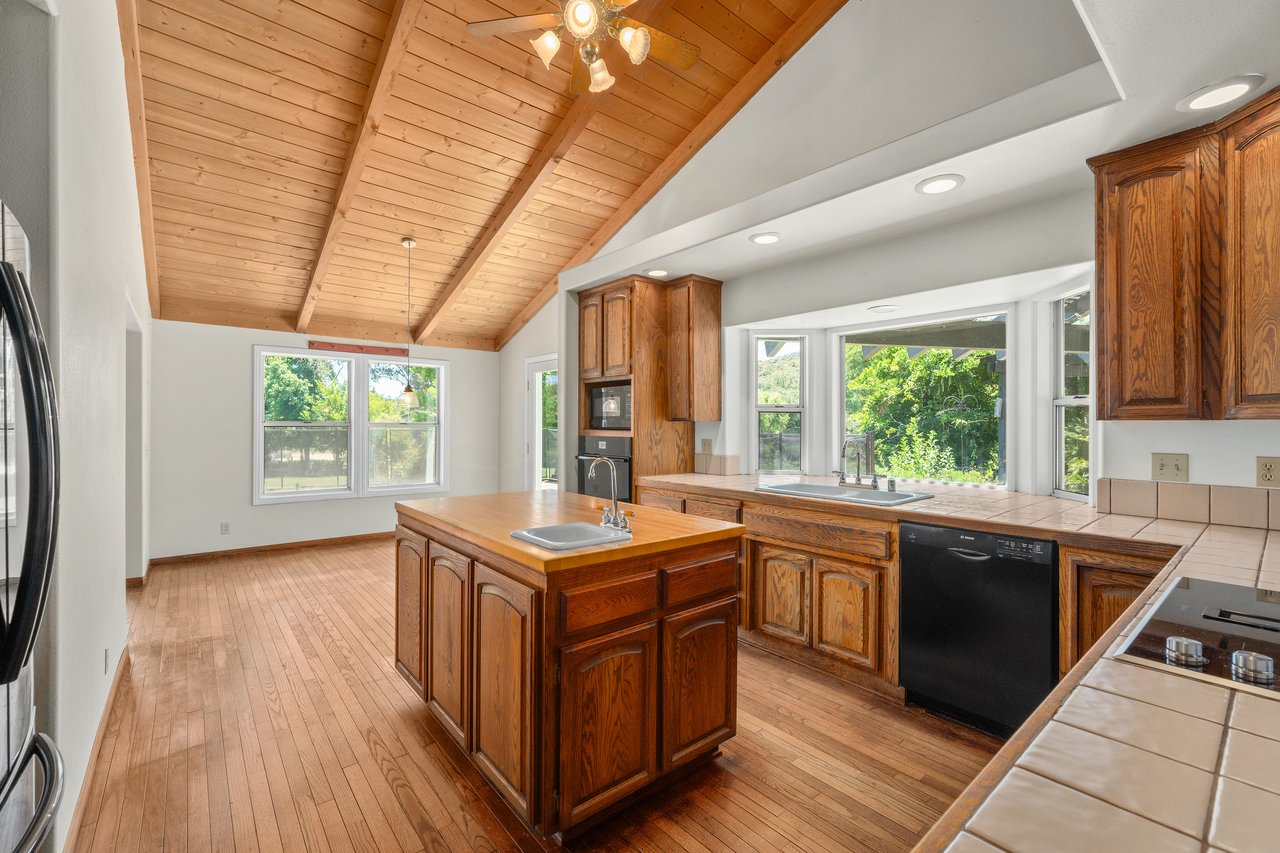 37797 Calle De Lobo