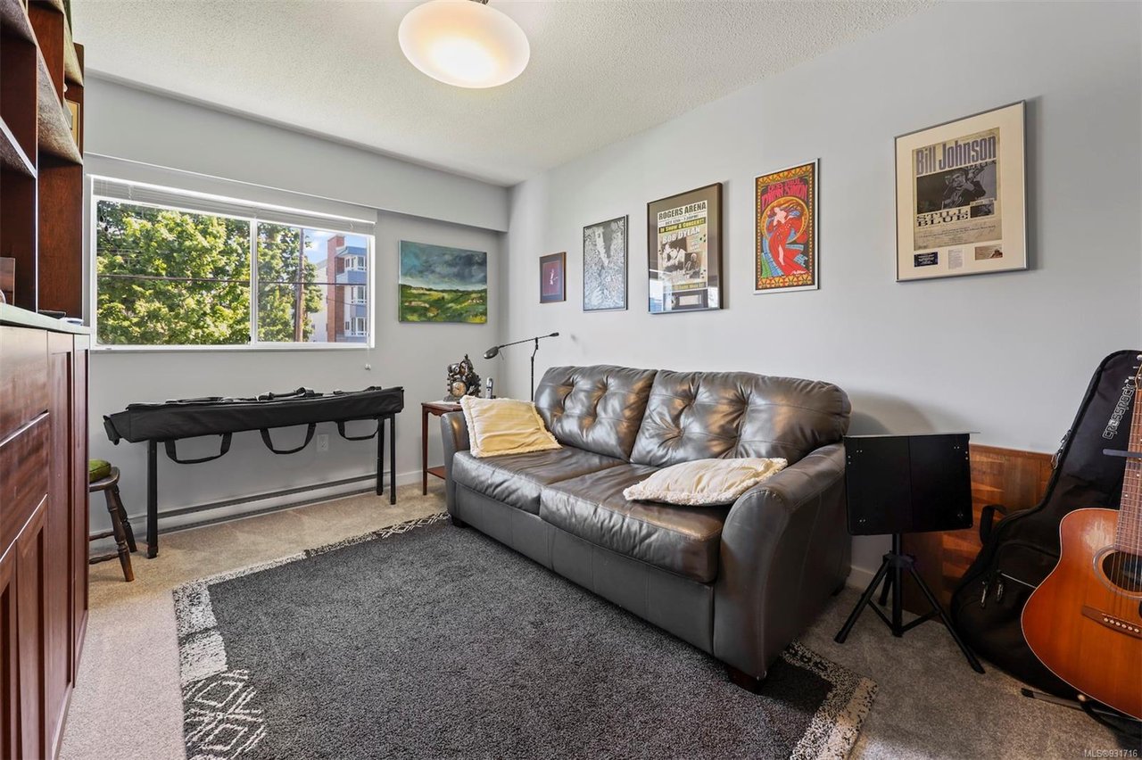 205-545 Rithet St