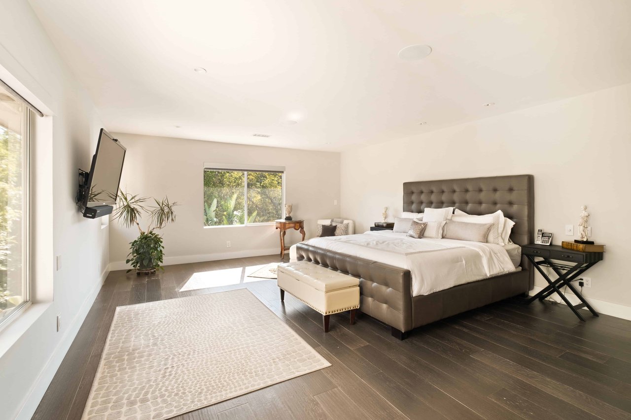 OFF MARKET : ENCINO, CA