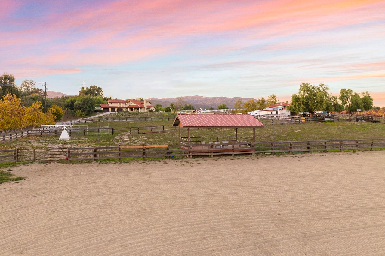 38405 Avenida La Cresta