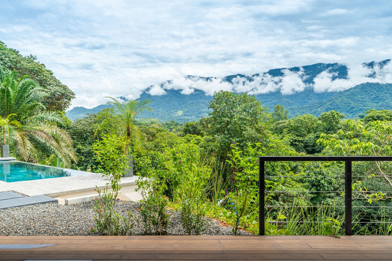 Ojochal Modern Jungle Home with Infinity Pool & Mountain Views