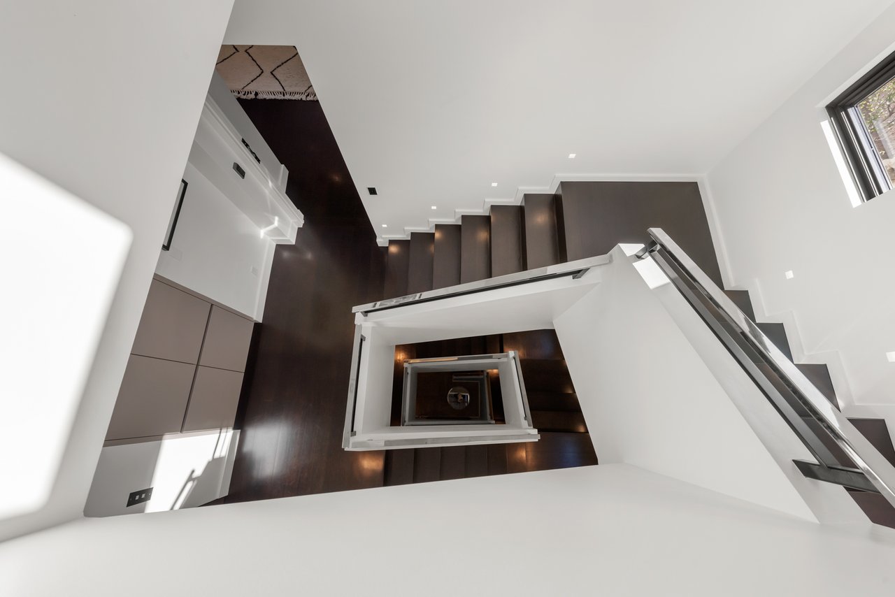 145 Channel Pointe Mall