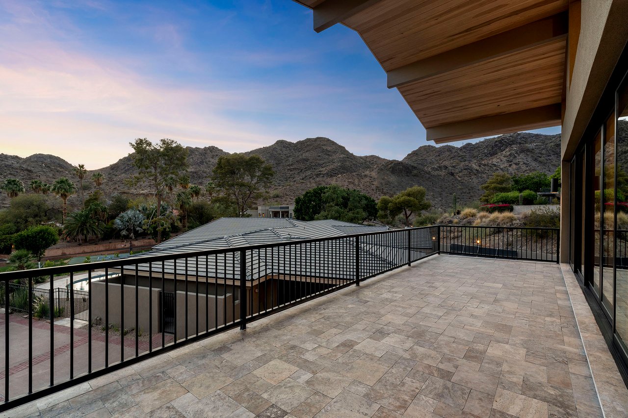 3500 E LINCOLN Drive 26