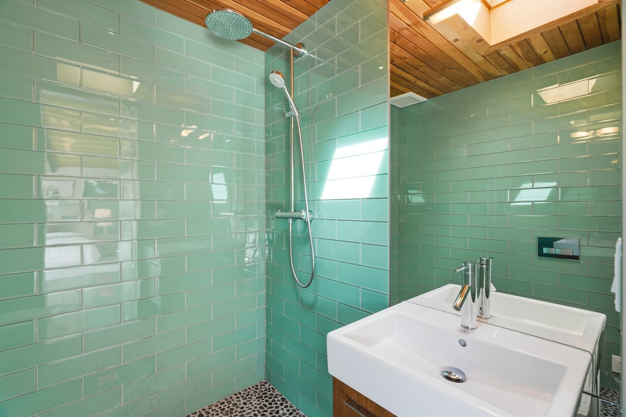 1109 Lorne WAY