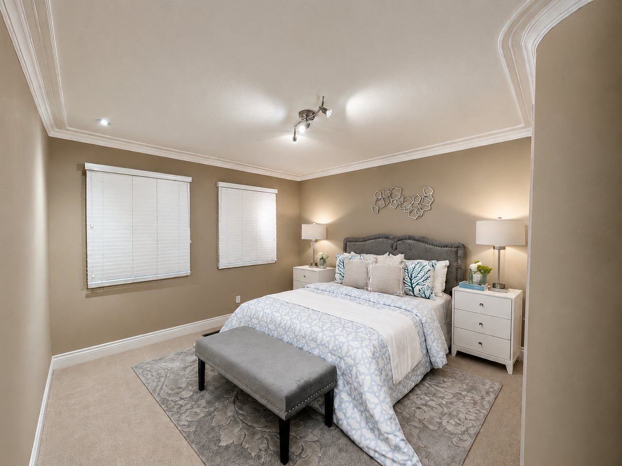17 Heath St