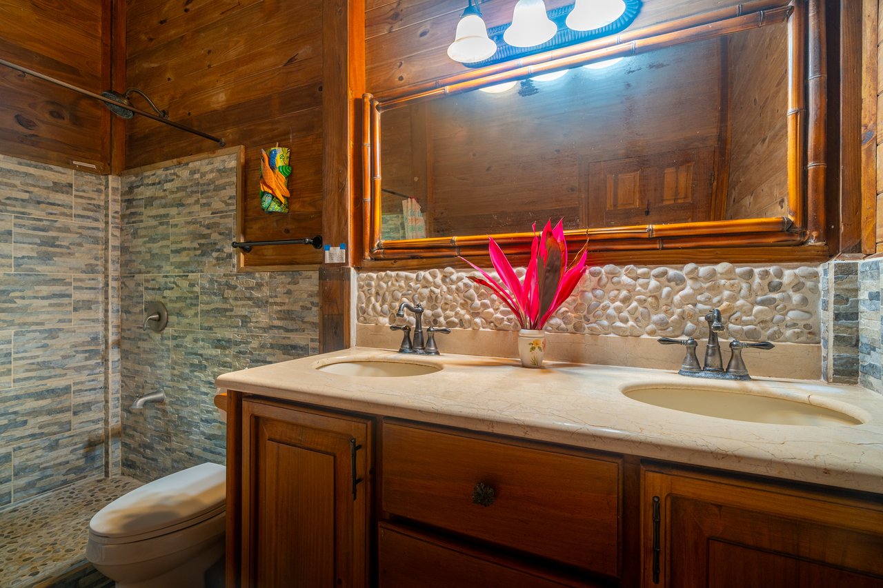 VILLA KRISTINA MARIA - 3.84 ACRES - PERLA DE BALLENA ESTATES