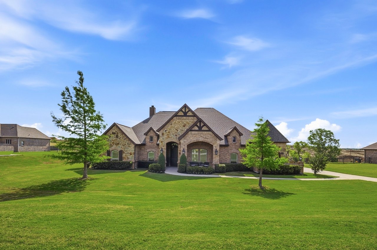 Gated Community Minutes from Eagle Mountain Lake!