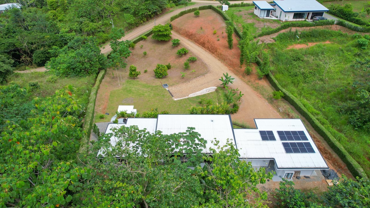Private Modern Home in Ojochal, Costa Rica with Heated Saltwater Pool & Solar Backup